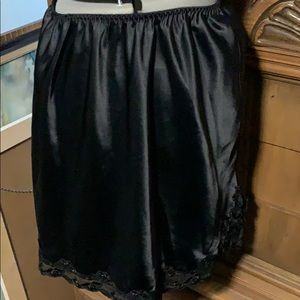 Black Victoria’s Secret HalfSlip large preowned